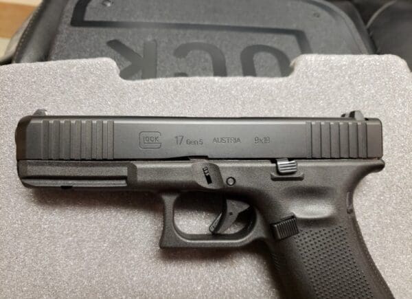 NEW GLOCK 17 G5 9MM 4.49 INCH 17RDX3 9 MM G17 GEN5 FULL SIZE - Image 4